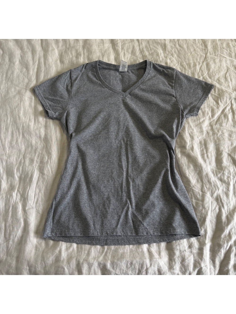 gildan gray v-neck t-shirt